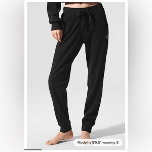 ALO Yoga Women's Muse Black Ribbed sweatpants, size Small